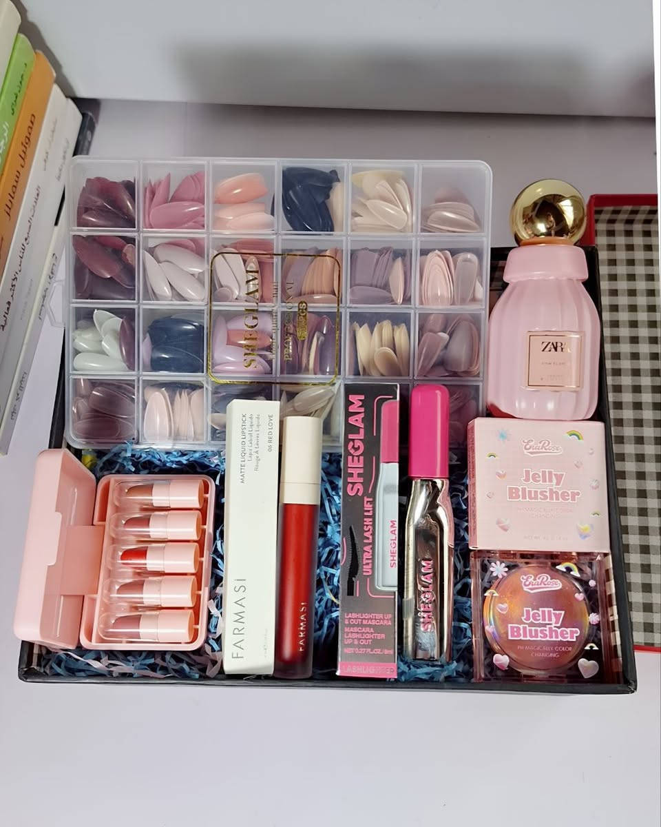 بوكـس الدلوعـات 💗👄🫶🏻
مممكن تـطلبوة كهدية لشخص او لنفسكم 🙈
💗 سيت اضافر اكريلك من شيگلام SHEGLAM 💅ضـد الكسر واحجام تجنن تناسب كل الاضافر 576 اضفـر و 24 لـون.
💗 سيت حمر الحجم الميني ستك الوان ترابية لطيفة تخلية بالجنطة. 
💗 حمرة فارمسي عشق كل البنات اللون من اختيارج ياعمري 🤭
💗 مسكارا شيكلام تطول رموشج بشكل مخيف 💀
💗 بلشر الجيلاتيني مع لمعة يخلي خدودج يلمعن او ورديات ويستخدم للشفة ايضاً. 
💗 عطر زارا الوردي وييييين ماترحين راح تنسألين علية خورافي وفواح 🌠


**إذا كنت صاحب هذا الإعلان وتريد حذفه لأي سبب، رجاءا أرسل رسالة إلى الدعم الفني**