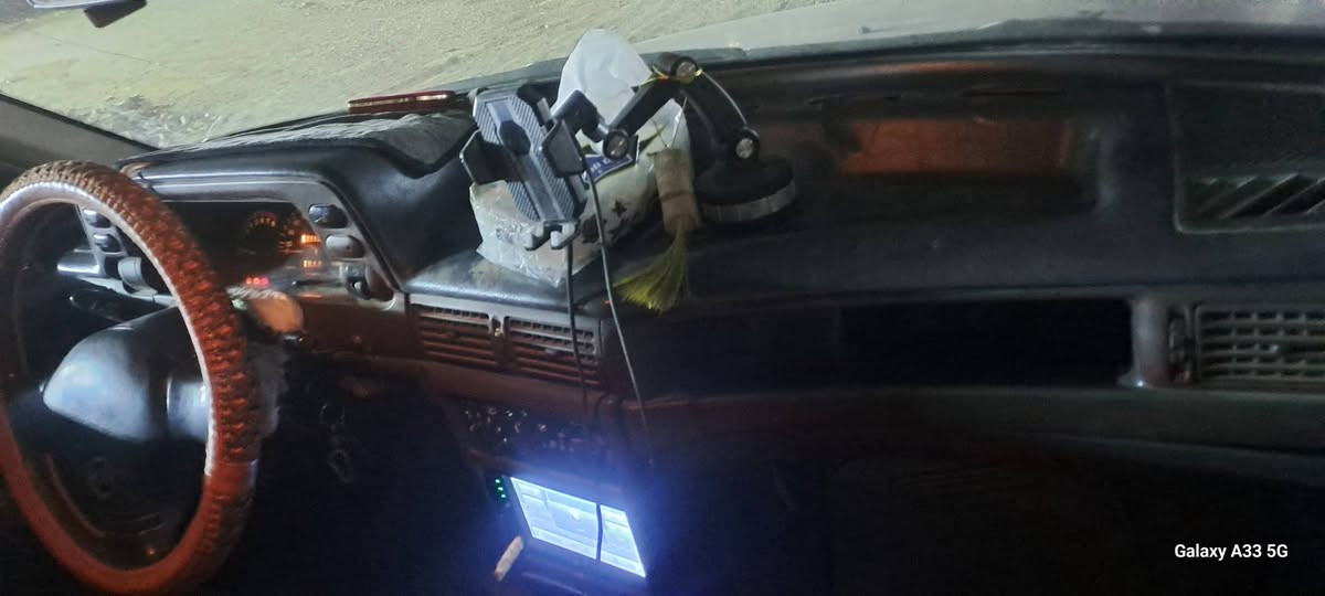 سلام عليكم سيارة دايو سلو موديل 1995 مكفولة كير ومحرك صبغ حزام كير أوتو رقم بغداد تحوي ثاني يوم سيارة بسمي سعر 34 بيها مجال بسيط 
العنوان بغداد 
الاتصال ***********
