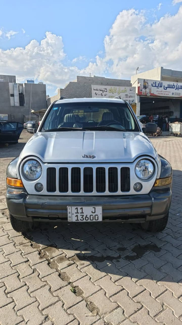 سلام عليكم جيب لفرتي موديل 207 رقم بغداد انغليزي بسمي بيهه شبر صبغ باب الصدر مكان السياره بغداد السعر 70وبيهه مجال اتصل ***********
