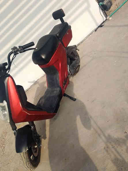 السلام عليكم دراجة شحن خمس بطاريات حالة جيده عارضها 400 وبيها مجال العنوان حي الجهاد للاستفسار ***********
