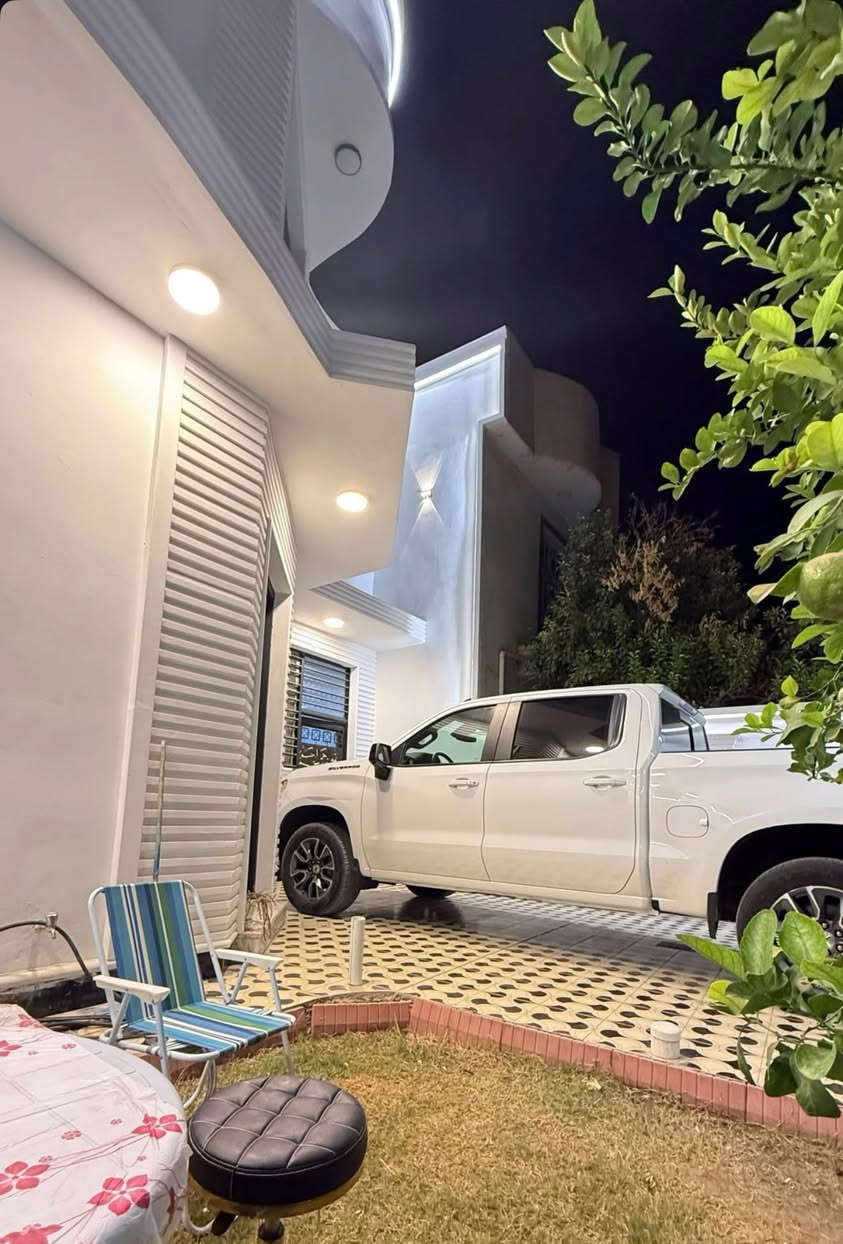 سلام عليكم للبيع سلفرادو 2024 فول موصفات اعله فئه RSTباب طويل بدي قصير المرغوب باسمي رقم اربيل تحويل ثاني يوم سياره بيه كارت تظليل رسمي لكل جامات سياره ١٠٠ بل ميه سياره حلوه وجديده بكل معنى الكلمه بل الحقيقه بعد احله من الصور بعده على وضع الشركه ماشيه 24 الف فقط سياره ليبل واحد مامفتوح بيه برغي مكفوله عدى اقل شبر ضبغ بخشم بنيد فقط صور امريكا موجوده بل منشور  سياره بجم كبس مامعلوب بيه شرط فحص بدون دواخل بل عافيه على الي ياخذه جديده بكل معنى الكلمه موصفات فول الفول جلد كراسي كهرباء مساج بل كشنات تدفئه تبريد بل كشنات بيه ١٢ كامره 360 درجه ردارات بيه من كل جهات قياده ذاتيه شاشات جبيره دجتل كير طرح وضعيات قياده ٨  تشغيل عن بعد بصمه بدي كهرباء حساسات امامي خلفي  نقطه عمياء  شفتات سرعه تدفئه استيرن  توقف عند الطورئ وبيه بعد موصفات حيل هواي اتصال على رقم تالي ***********
