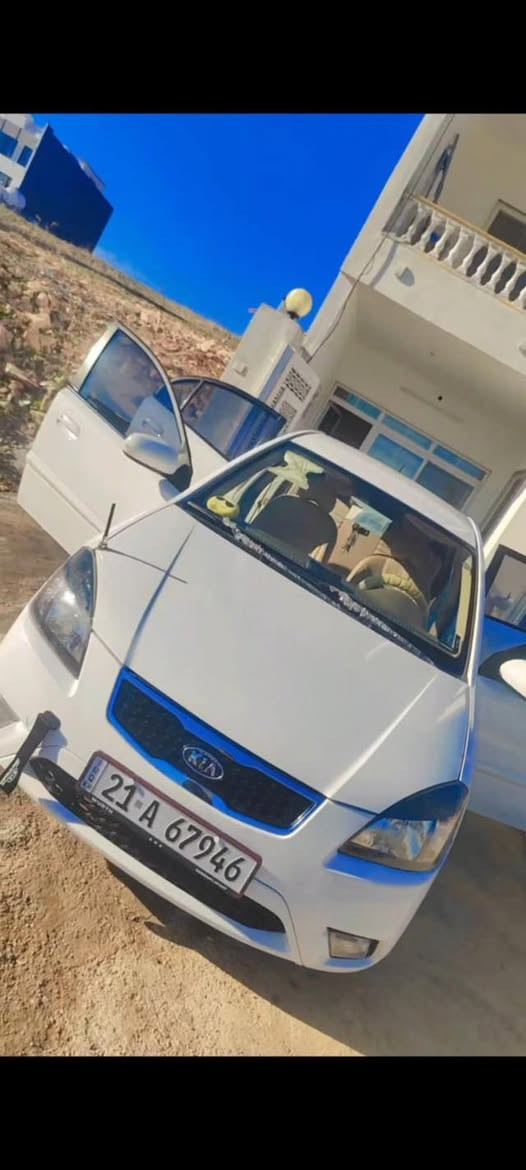 بەناوی خوای گەورە Kia rio بۆ فرۆشتن ماشەڵای دەوێ سەیارەکە 2010 سپی  فولە بەس گێر حادیە سلاید نییە ناو زەردە سەیارەکە هی ماڵانە هی مەعرەزو ئەوانە نییە دوو بستی ساردی هەیە گێروو مەکینە بەشەرد رەقەم سولەمانی سەنەوی تا ٢٠٢٧ بەسەر ناچێ بێ خەرامە ماڵەکە هی دۆستە  چوار تایەی لۆکی لە ژێرە  77$ گەڵاو مەعامەلەیەکی برایەنە بۆ زانیاری زیاتر پەیوەندی بکەن بەم ژ.م ***********

