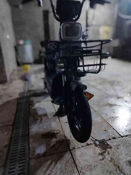 السلام عليكم سكوتر للبيع عل فحص سعر 300 الف وبيهه مجال قليل العنوان بغداد الحبيبية  ***********
