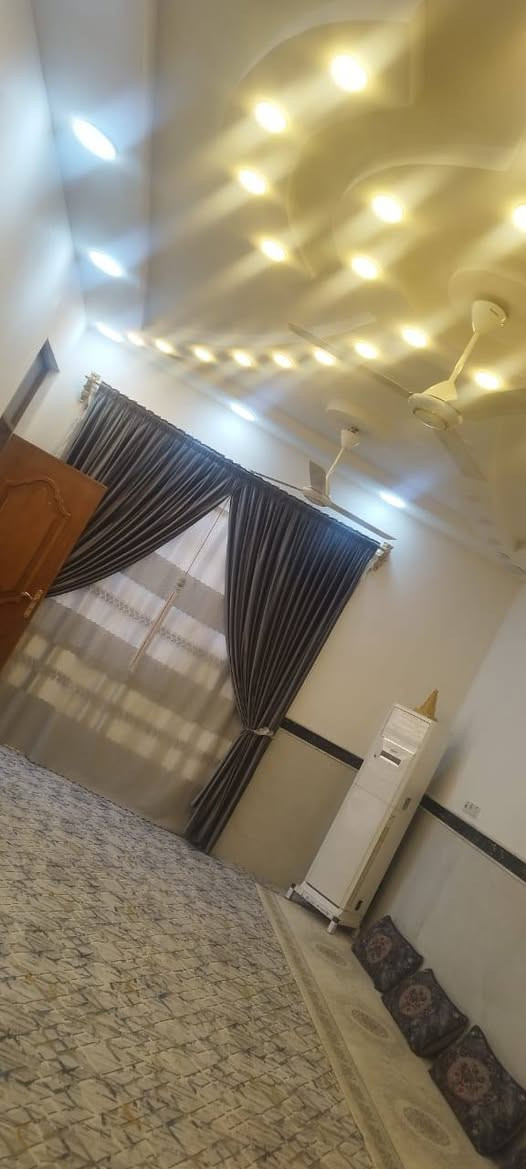 دار للبيع مساحة ٢٥٠ منطقة حجي حسن الثانية الجمعيات ربع سايدات بيه استقبال غرفتين وصحيات 2  صاله ومطبخ بيت مرتب وحلو إتصال ***********
