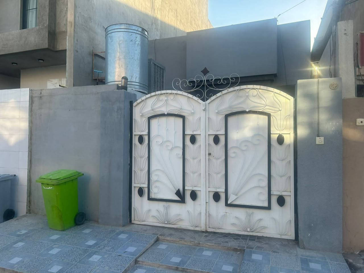 ⭕ بيت للبيع 🏡 
#الموقع📍 في حي المرور
#المساحة:- 100 متر📏
#الواجهة:- 5 م
وبالفيديو هذا الفرع مال بيت .
#للاستفسار:-
مراجعة المكتب أو الاتصال بالارقام 👇🏼 
***********📞
***********📞
