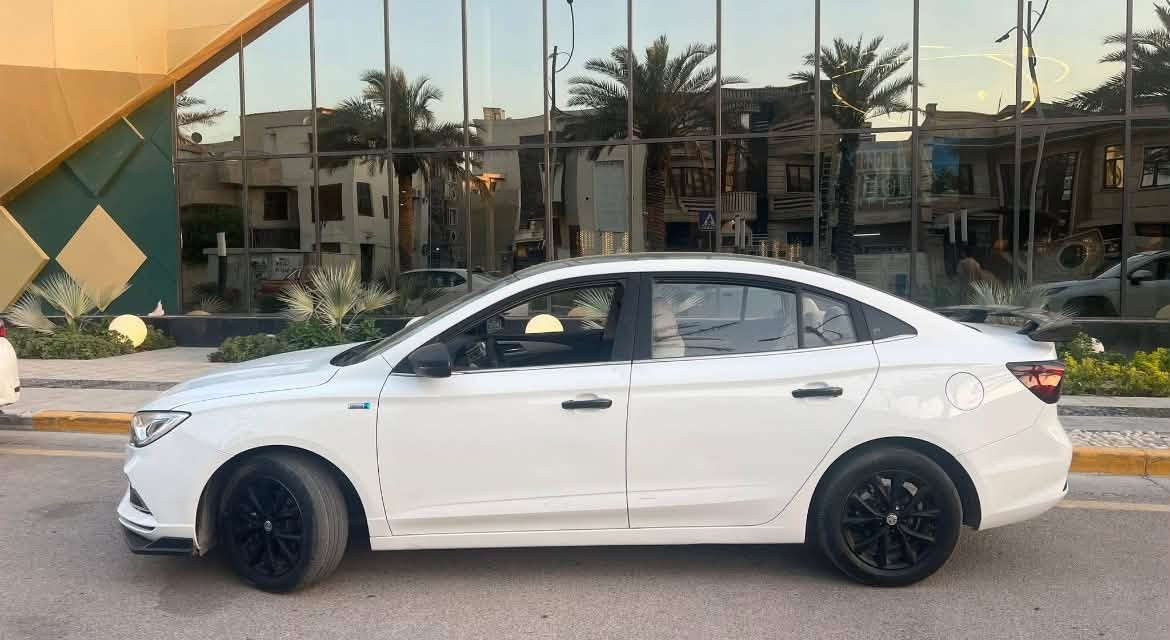 Mg 5 2024 comfort للبيع كفالة عامة من الصبغ بيها بارد جاملغ خلفي خفيف ماشية 51 الف كيلو 
كشنات قماش اشاير ب المري دبل بصمة تحكمات ستيرن السيارة مرتبة شبابية السيارة خالية من اي نقص لايت زنون اشاير ليد بك لايت ليد وضعيتين قيادة ايكو ونورمال كير 8 سرعات مكينة 1500 تنفس طبيعي 
وطخم تايرات جديد 

مكاني بغداد زيونة 
سعر السيارة 110$ وبيها مجال
*********** واتساب
