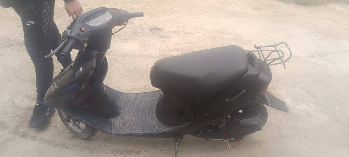 السلام عليكم دراجه للبيع هوندا دايو ستين شغاله هندر سلف كهربائيات كلها شغاله مناقصها كلشي مثل ما موضح بالصوره مكاني الرمادي شارع 17 قرب مجسر الزيوت السعر 175 وبيها مجال الخاص مفتوح أو الانتصال على الرقم ***********
