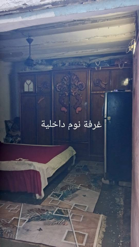 بيت بناء قديم للبيع منطقة بغداد المعامل العماري قرب معمل التمر المساحة ١٠٠ متر تقريباً 
يتكون البيت من غرفة نوم داخلية مع هول مع مطبخ مع مخزن مع حمام وتواليت خارجيات 
متوفر في البيت كافة الخدمات من ماء ومجاري صرف صحي رئيسية وكهرباء مستمرة ٢٤ ساعة 
مع شارع تبليط 
يبعد عن الشارع العام ٣ بيوت (تقريبا ٣٠ متر )
للاستفسار الاتصال (***********) بغداد, العراق
