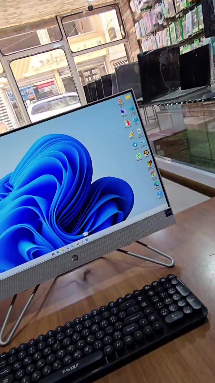 🔥 HP On1 
أداء جبار وتصميم أنيق يناسب الشغل، الدراسة، والألعاب الخفيفة 😎💻
⚡ Core i7 Gen 12
⚡ RAM 8GB
⚡ SSD 512GB سرعة خرافية بالإقلاع والتشغيل
⚡ Intel UHD Graphics 2GB Integrated
⚡ شاشة واضحة وأداء سلس بكل المهام
⚡ بطارية ممتازة للاستخدام اليومي
🎁 الملحقات كاملة:
⌨️ كيبورد
🖱️ ماوس
🎧 سماعة
🔌 شاحن أصلي
🚀 جهاز عملي وسريع يتحمل الشغل الثقيل، التصفح، التصميم، الدراسة، وبرامج الأوفيس بكل راحة
✨ إذا تدور على جهاز مرتب بمواصفات قوية وسعر مناسب فهذا الخيار المثالي
📍 متوفر الآن لدى مركز السيد


**إذا كنت صاحب هذا الإعلان وتريد حذفه لأي سبب، رجاءا أرسل رسالة إلى الدعم الفني**