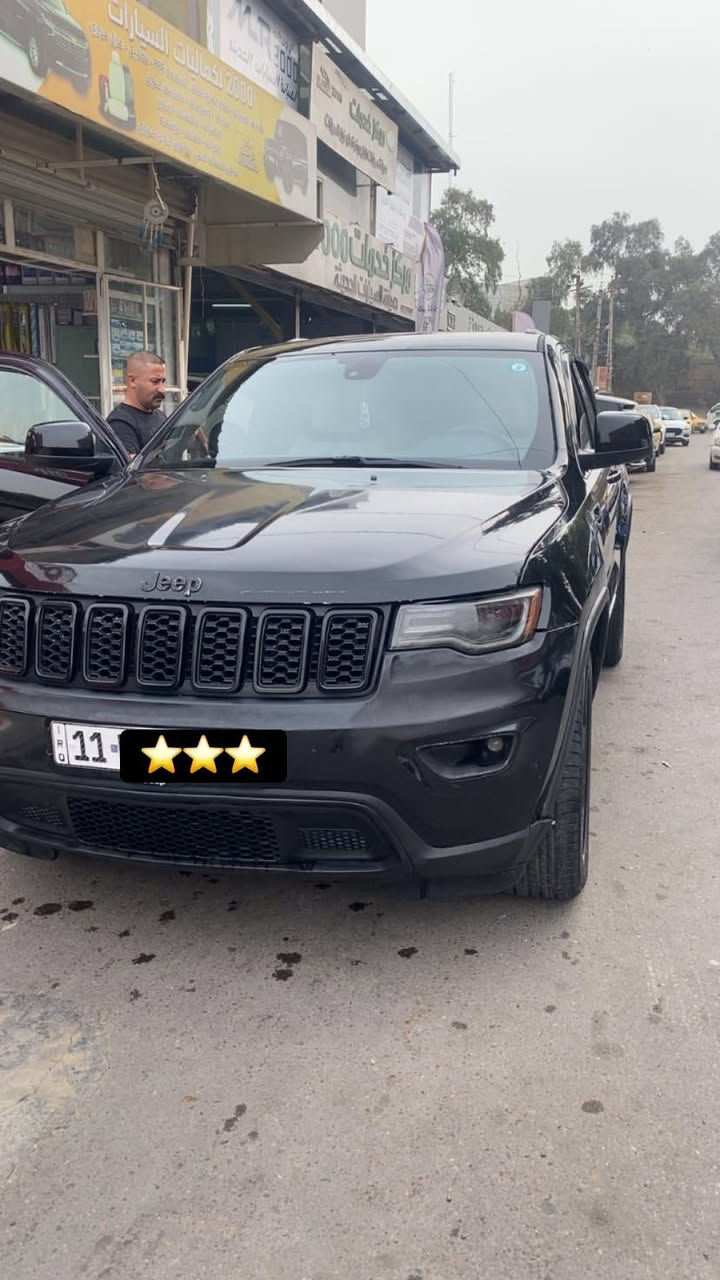 جيب شيروكي للبيع
موديل 2018
سيارة جهازه من كلشي تشغل وتطلع 
رقم بغداد بااسمي تحويل ثاني يوم 
ماشية ٤٥ حقيقي ***********
