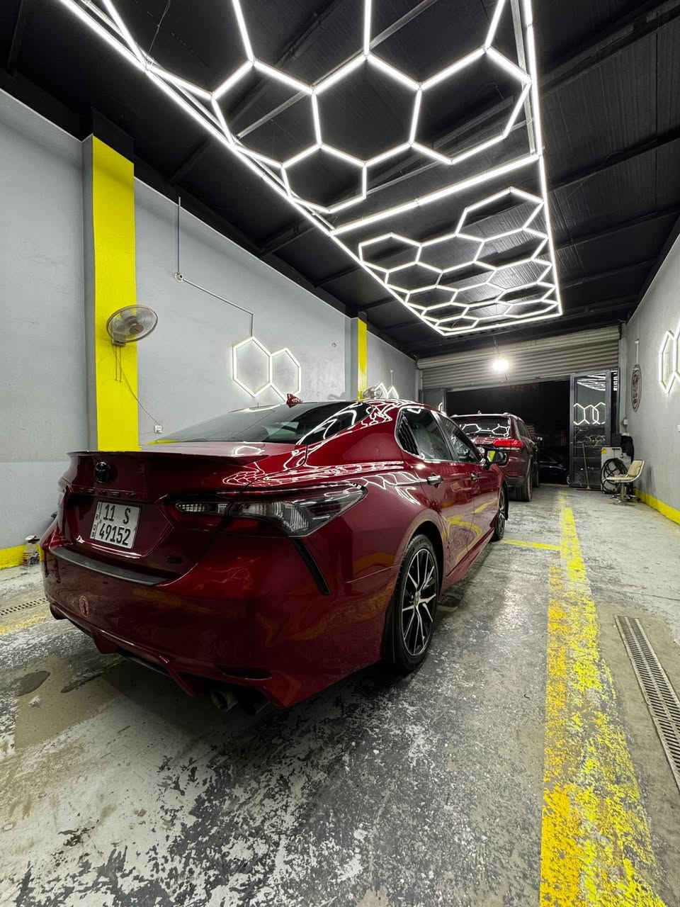 السلام عليكم 
كامري se 2022 رقم بغداد تحويل ثاني يوم مكينه كير حداديه كله مكفول تخم تاير جديد حادثها جاملغ وبنيد وجاملغ السايق توحيد لون يعني 3 قطع صبغ وبيها بالقمارة اماكن حالوب بالعراق مكان السيارة ديالى بعقوبه سعر 165 وبيها مجال بسيط للاستفسار ***********
