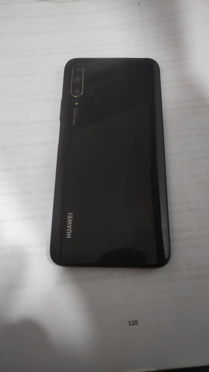 هواوي واي تسعة اس 
ذاكرة: 128 داخلية 6 
السعر 90 وبي مجال


**إذا كنت صاحب هذا الإعلان وتريد حذفه لأي سبب، رجاءا أرسل رسالة إلى الدعم الفني**