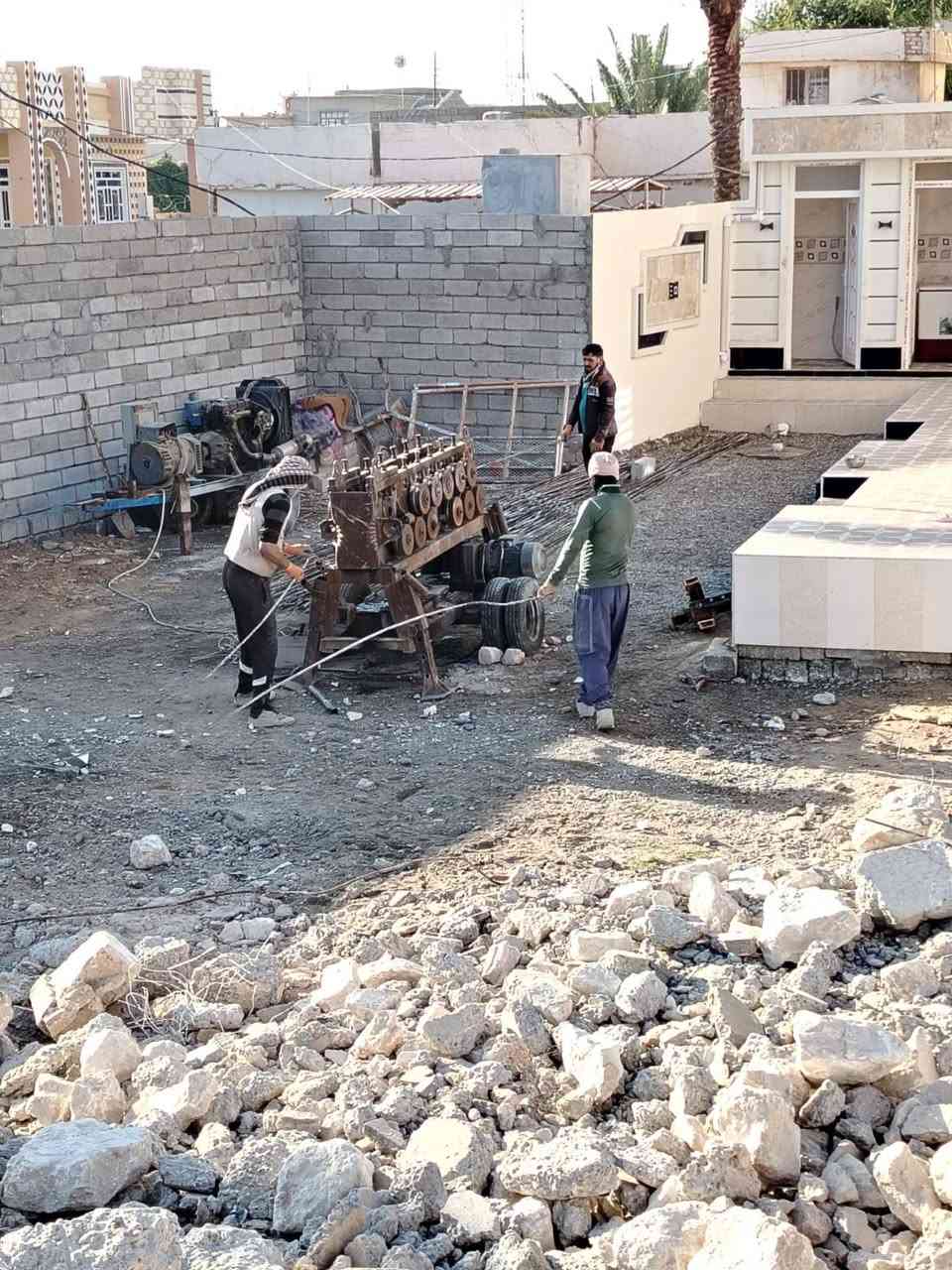 سلام عليكم يوجد لدينه نغار تفليش بيوت ورفع انغاض وتفليش أساس ونسلمك كاع بيضه رقم  الهاتف *********** .***********
