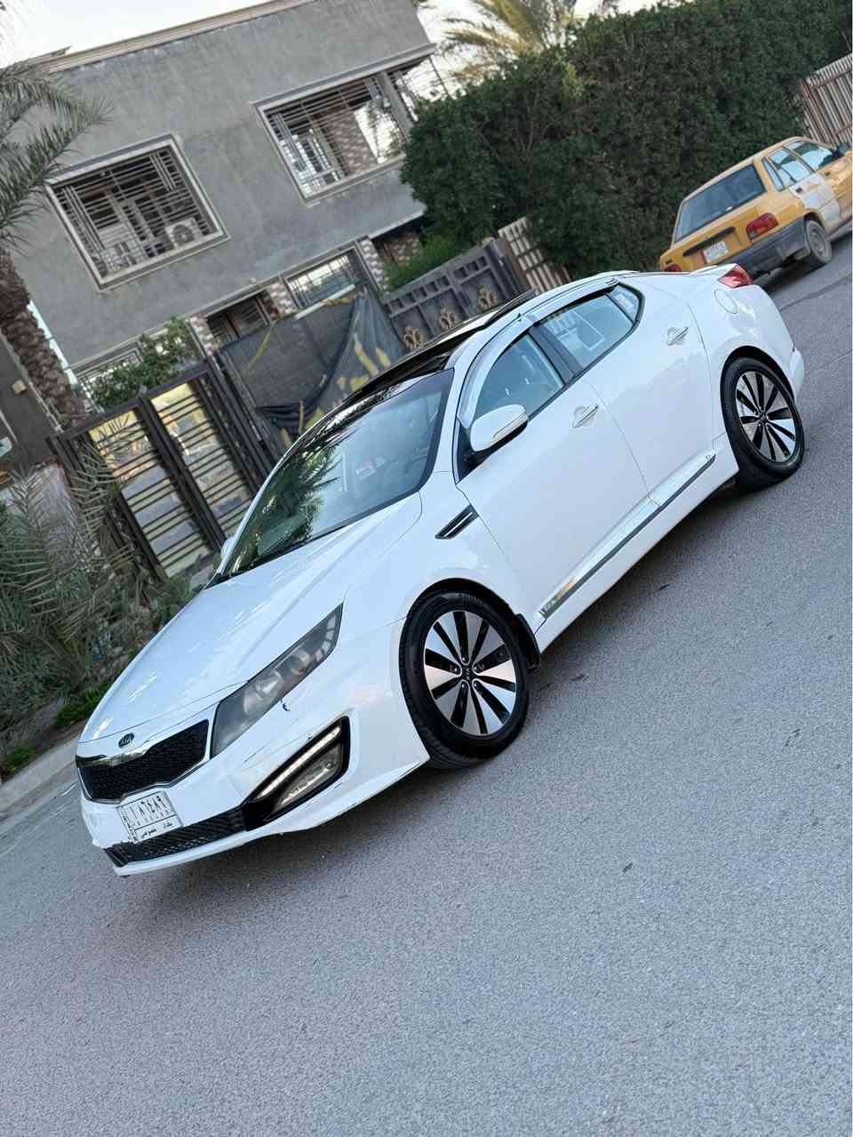 السلام عليكم 
كيا اوبتما  2011 خليجي رقم بغداد تحويل مباشر باسم صديقي سنويه نافذه صار اسبوع فول مواصفات 1/1 محرك 2000 دوش مامفتوح كير مامفتوح سياره جاهزه مابيها نقص بيها صبغ باب سايق وربع جاملغ امامي ونص جاملغ خلفي المجموع قطعتين صبغ بدون دواخل بدون ضربه ماشيه 132 الف حقيقي سياره احلى من صور وعندي فديو  توضيحي الها لاتخابرني تكلي شبيها مابيها سونار موجود بالمنشور
السعر/113$ ومجال قليل بيع او مراوس.
العنوان/بغداد-الاعلام قرب تقاطع درويش
*********** واتساب بغداد, العراق
