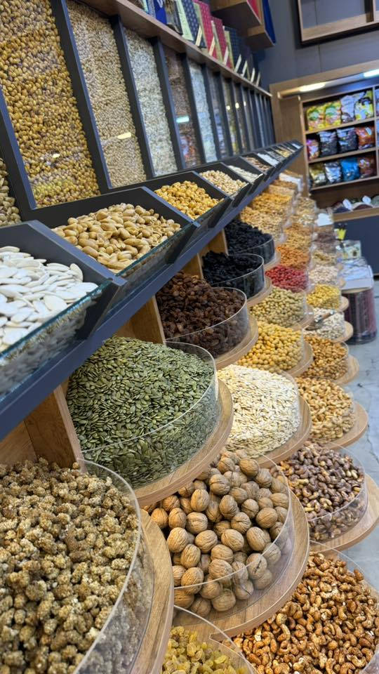 للبيع محل كرزات وعطاريات وحلويات  المكان العطيفية شارع براثا مقابل محطة الوقود  
مساحة المحل  الواجهه 6والنزال 10 
محل نضيف وديكور مرتب 
يحتوي على مخزن عدد 2 وحمام
للاستفسار ***********
