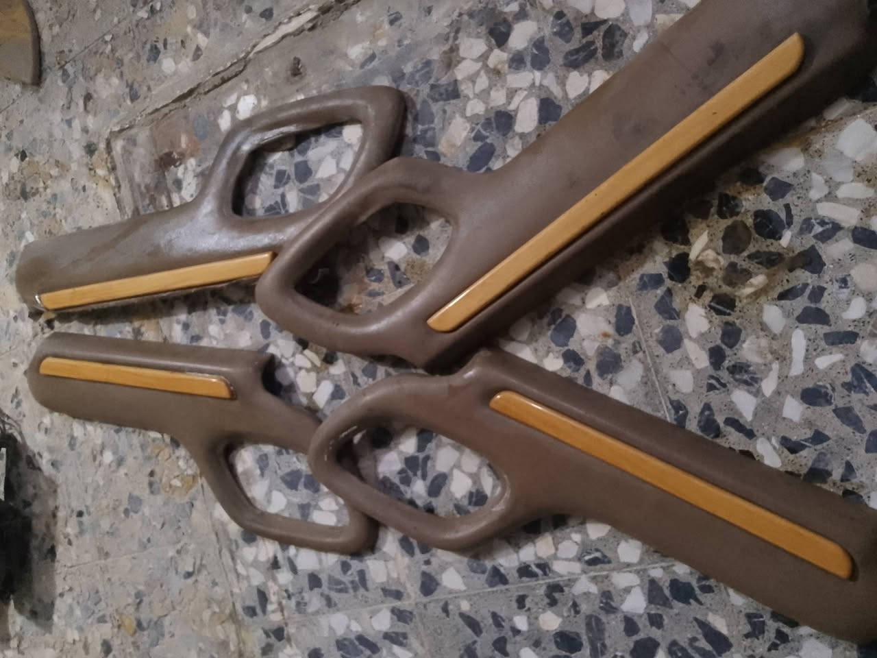 السلام عليكم اغراض جمسي
شباك + صاجات + لايتات كزاز اصلي+ بنكه امريكيه اصليه و بسعر مناسب تواصل ***********
