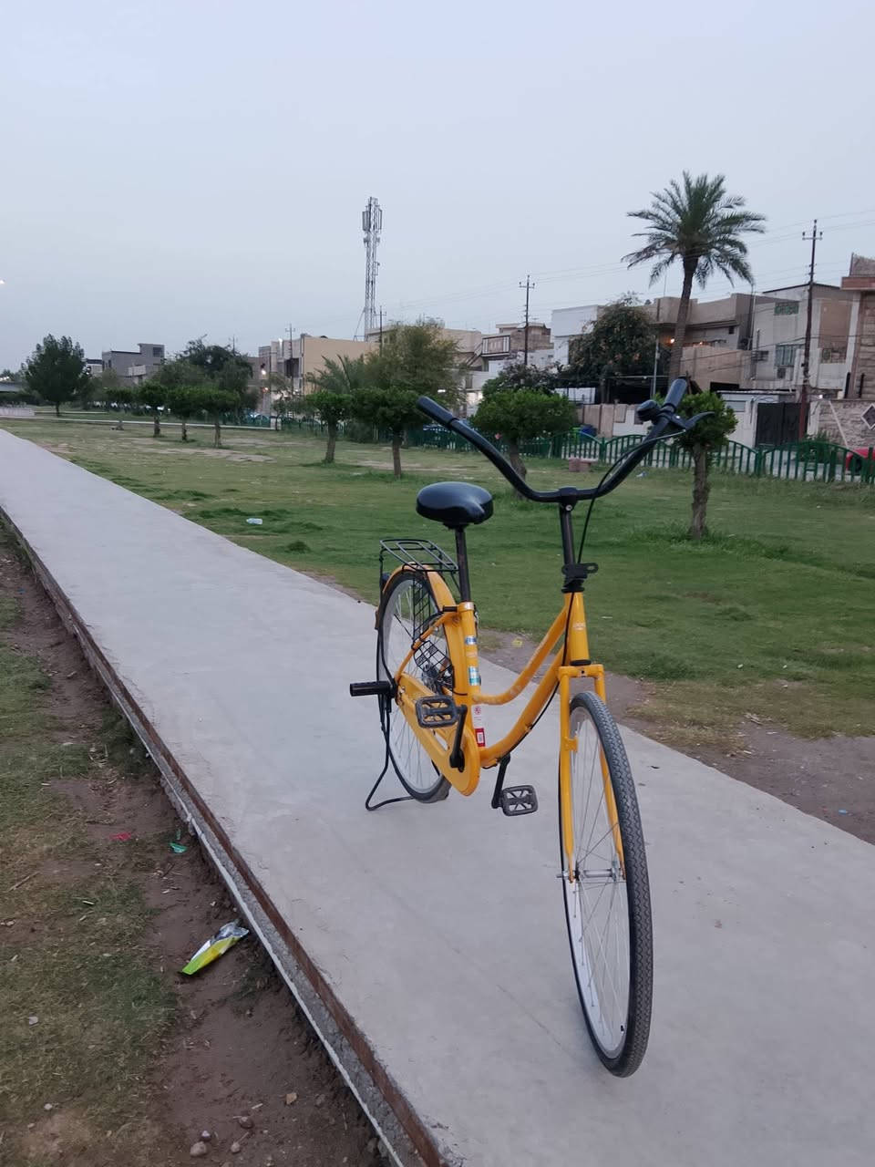 باسكل بناتي للبيع حجم سته وعشرين السعر ميه وسبعين بي مجال حك الجيه مكاني بغداد الدوره الميكانيك ***********
