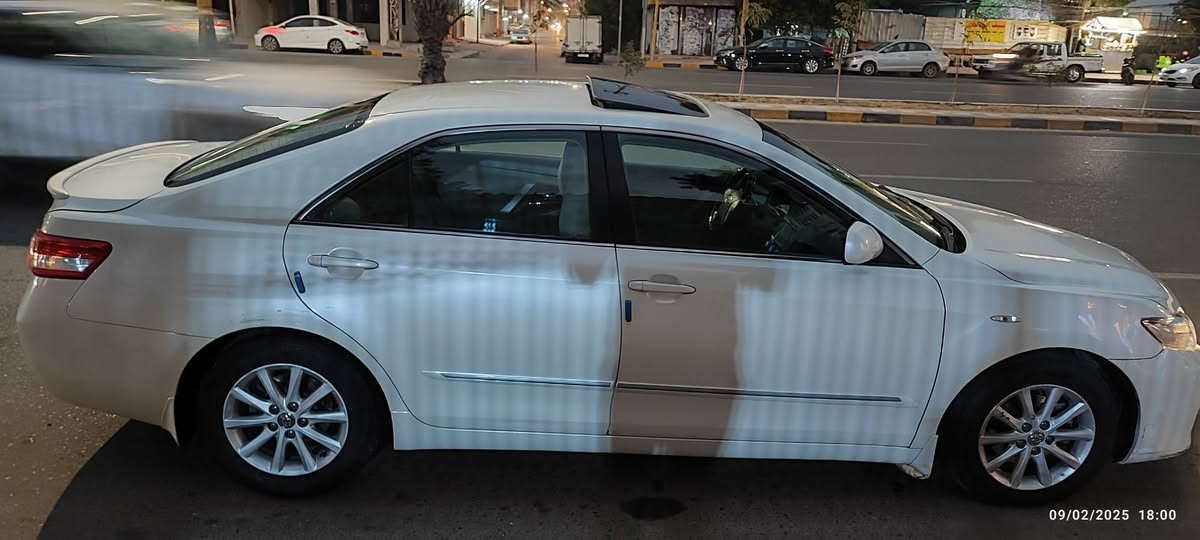 كاميري موديل ٢٠١٠ GLX ضربتها هذه فقط كما في الصورة ماشية ١٩٤ الف رقم بغداد اكتب سعر اللي يعجبك حسب قناعتك و نتفق
