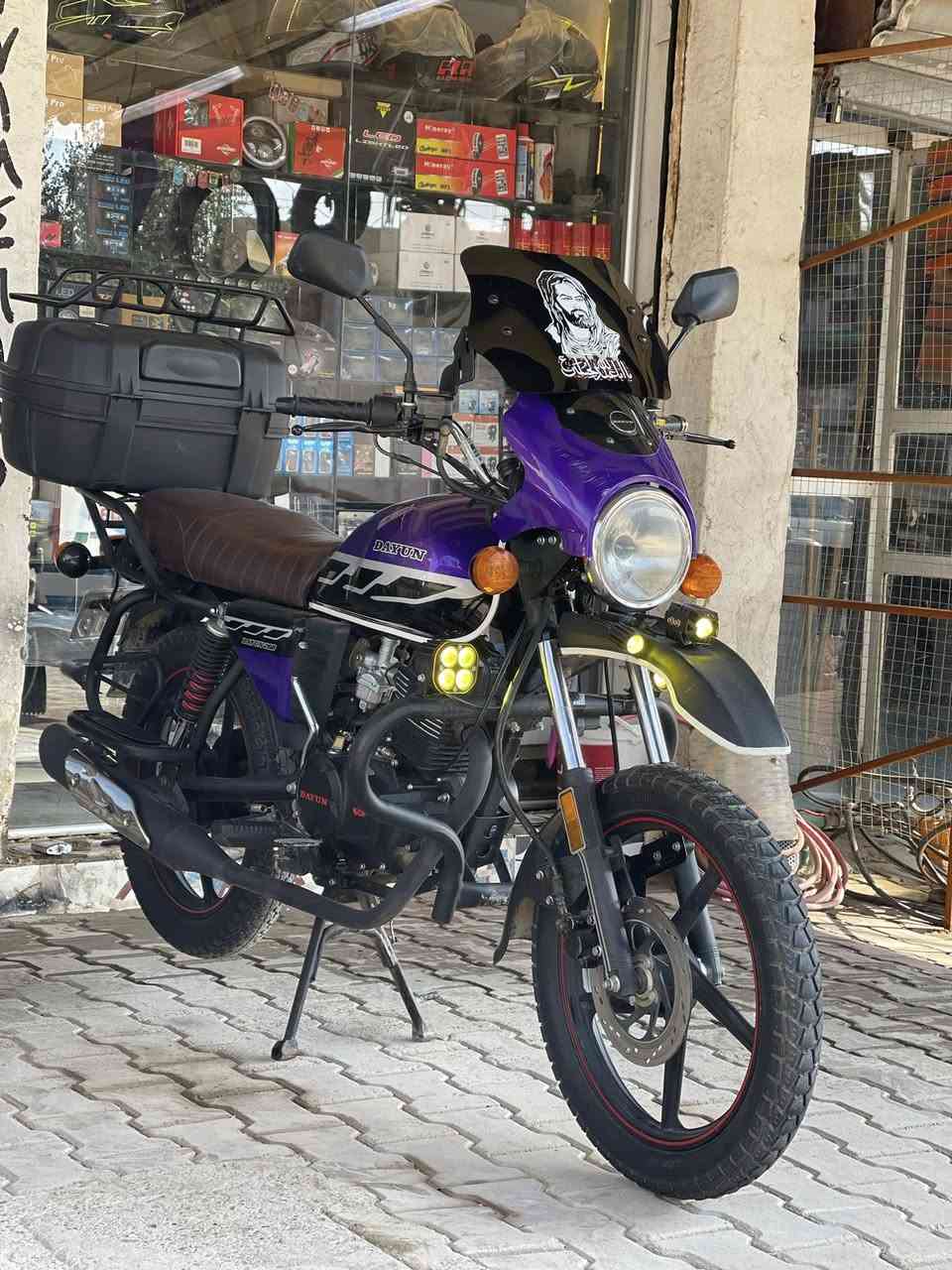 السلام عليكم تحية طيبة 🫡
دراجة دايوان جبلي رقم نكليزي بغداد بسمي شرط التحويل 
موديل 2023 شهر 12 كفالة عامة سويج سجينة وبصمة 
للبيع او مراوس عنوان ديالى الخالص قرب فلكة مصطفى جواد
للستفسار اكثر اتصل *********** او زور المعرض وتدللون
