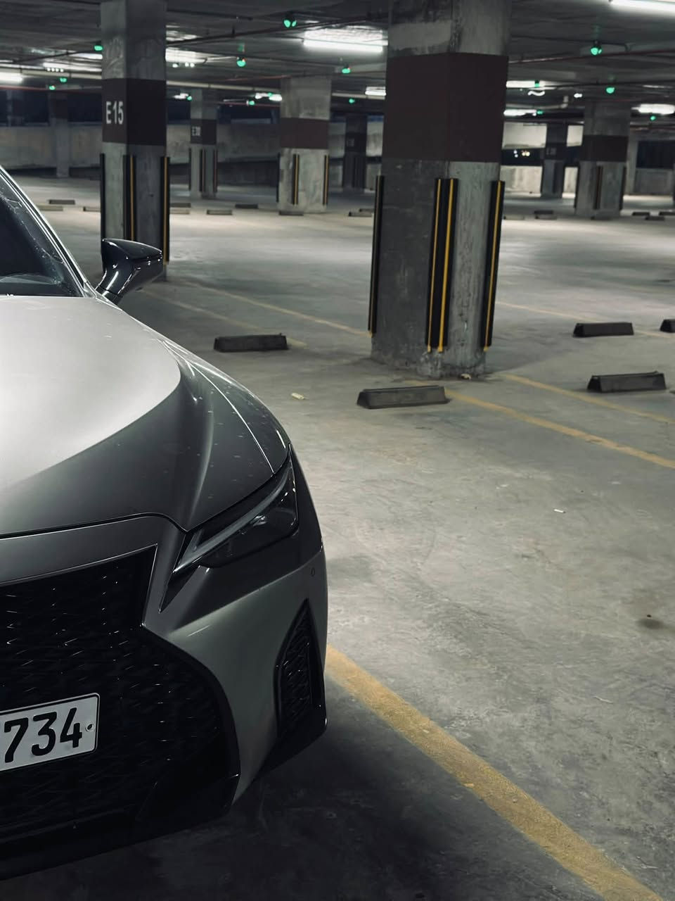 لكزز is350  f sport موديل 2022
السيارة 6 سلندر 3500 تنفس طبيعي السيارة اعلى فئة داخل احمر شاشة جبيرة كامرات 360 حساسات بكل مكان ومواصفات اللكزز معروفة
السيارة جديده حيييل ماشية 77 الف km وقابل للزيادة السيارة مكفولة من كولشي بيها ضرر فقط مثل مموضح بالصوره وهذا رقم الشاصي 

JTHGZ1B24N5050370
مكان السيارة بغداد الغزالية
السيارة معروضة ب 320 ورقة يعني 3 فاتر و20 ورقة للتواصل ع الرقم 
***********
