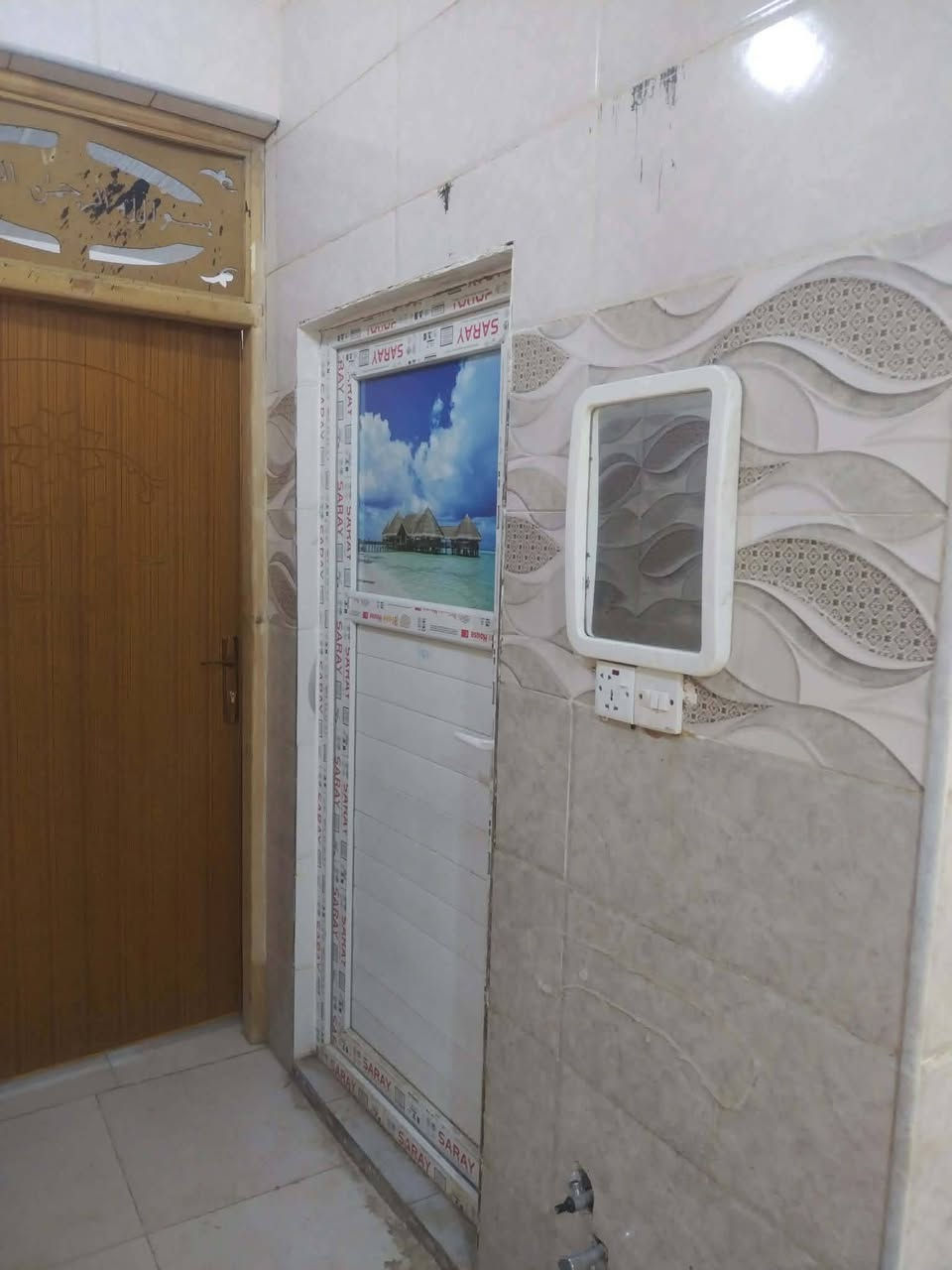 بيت بلاش بلاش ١٠٠ متر للبيع مقابل عمود ٣٢١ شارع الصب مقابل ملحق قريه الغدير بالخط الاول يبعد عن الشارع ٥٠ متر  سعره 37وبي مجال  *********** واتساب بناء حديث طابوق وصب اساس وسقف وشارع تبليط
