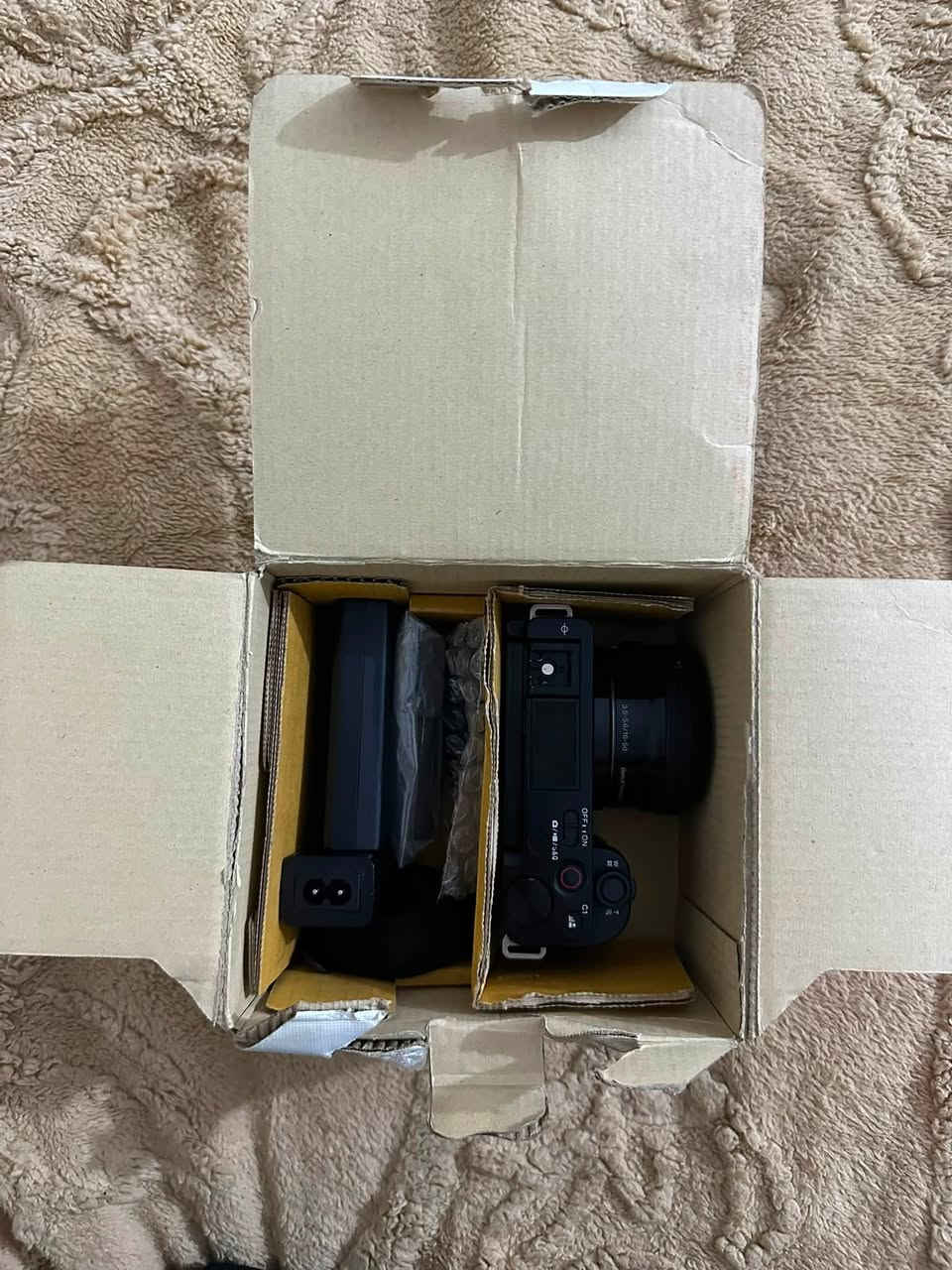 كاميرا سوني  zv-E10 نظيفة جدا استخدام قليل
الشتر 1 ألف 
مع كارتونة + عدسة 16-50 
بطارية عدد 2 
وملحقات المذكورة في الصورة المكان بغداد 
السعر خاص


**إذا كنت صاحب هذا الإعلان وتريد حذفه لأي سبب، رجاءا أرسل رسالة إلى الدعم الفني**