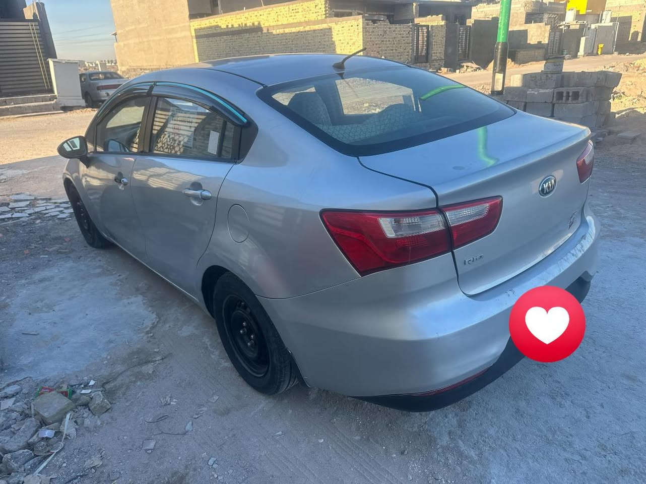 سلام عليكم كيا ريو 2016 خليجيه  رقم ذي قار  مكينه1600 دووش
سياره بيه رشات صبغ بدون ضربه قويه بيه بل بجم خفيفه سياره حلو وقتصاديه شاشه كامره خلفيه 
تخم تاير تحكم كهربائيات كله شغاله مكان سياره بصره  حي بغداد 78$
ماتحصلني ع سيم كارت موجود واتساب ***********
