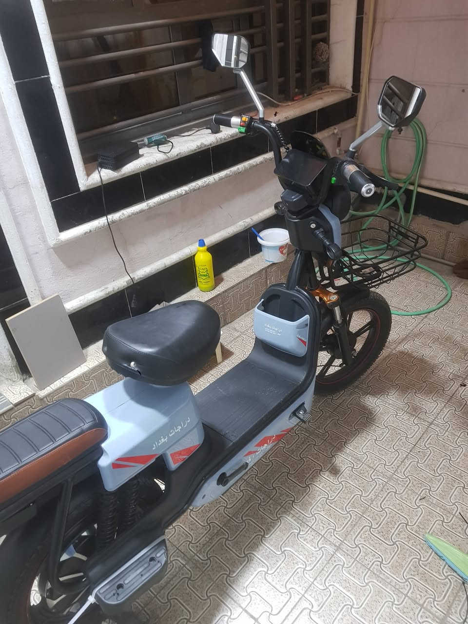 سلام عليكم دراجه شحن للبيع بيها عطل بصيط البطاريات قبل اسبوع اشتريتهن مكاني بغداد السيديه وسعر مناسب الرقم ***********
