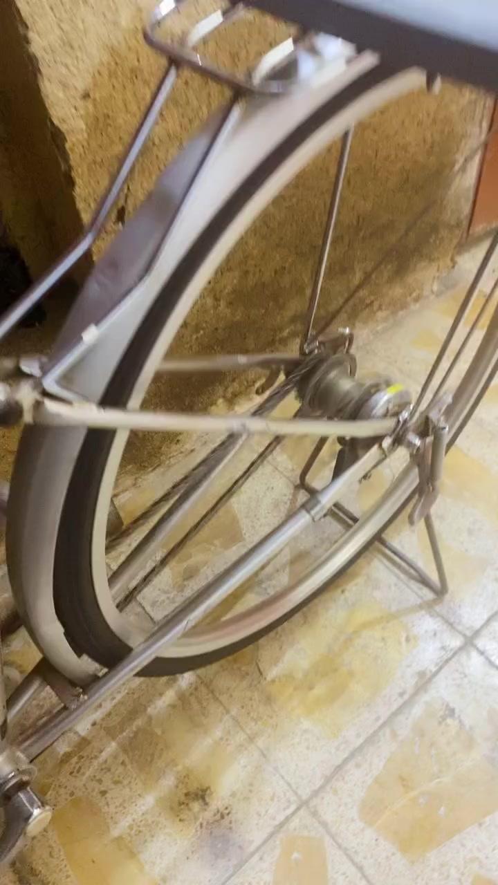 بايسكل حاويه للبيع حجم 27 نضافه فول مثل ماتشوفون الصينيه موجوده هيه والجاملغ توني شديت تايرين وجوبين جدد سعر 65 وبي مجال


**إذا كنت صاحب هذا الإعلان وتريد حذفه لأي سبب، رجاءا أرسل رسالة إلى الدعم الفني**