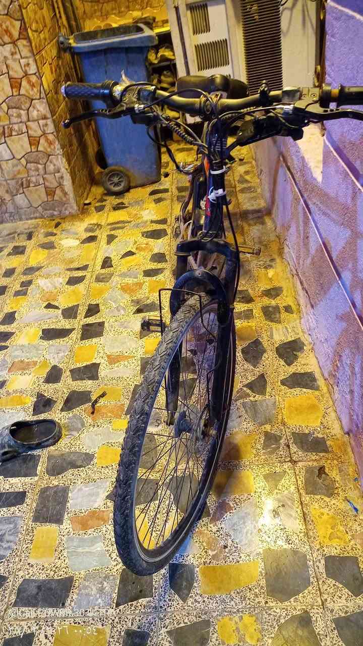 السلام عليكم بايسكل شحن  رياضي حجم 27 بايسكل كلش حلو شاحنه موجوده  فقط بطاريات تهبط سعره 150 الف  مكاني بغداد مدينه الصدر رقم ***********
