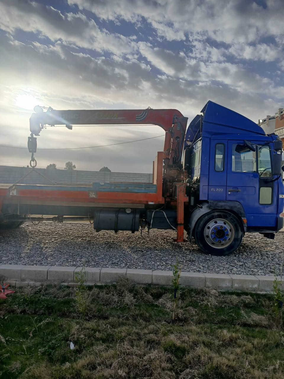 فالفو للبيع كرين 3 طن و400 . 3 سلايت موديل 2005 رقمه اربيل سنويه نافذه السعر 190 وبي مجال مكاني تكريت اتصال ***********
