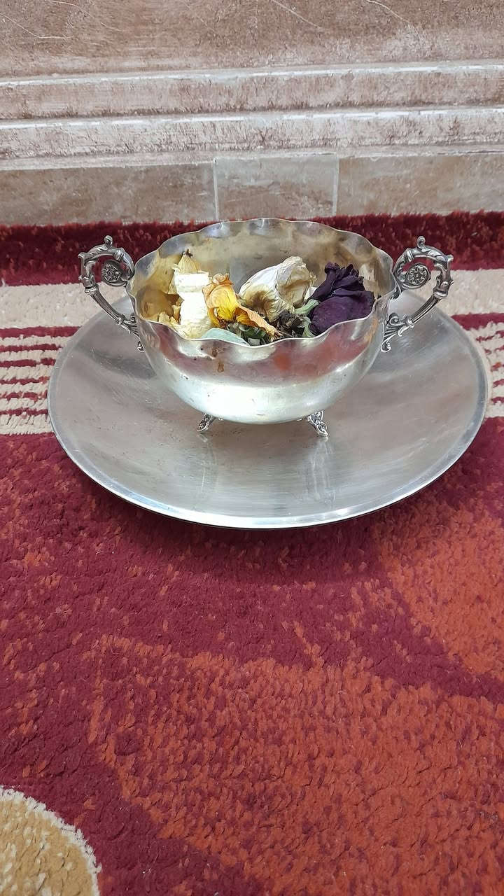 محلايه نحاس مطلي كلاسيكية فاخرة للاستخدام أو للديكور 
بسعر مناسب. ١٥ دينار 
للتواصل على رسائل الصفحة 
يتوفر خدمة توصيل


**إذا كنت صاحب هذا الإعلان وتريد حذفه لأي سبب، رجاءا أرسل رسالة إلى الدعم الفني**