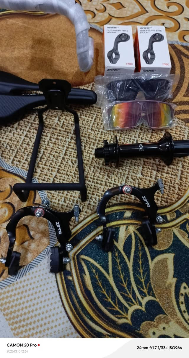 سلام عليكم للبيع اكسسوارات دراجه هوائيه كلهن جدد بالباكيت ويوجد توصيل
للاستفسار على الواتساب على الرقم التالي ***********
