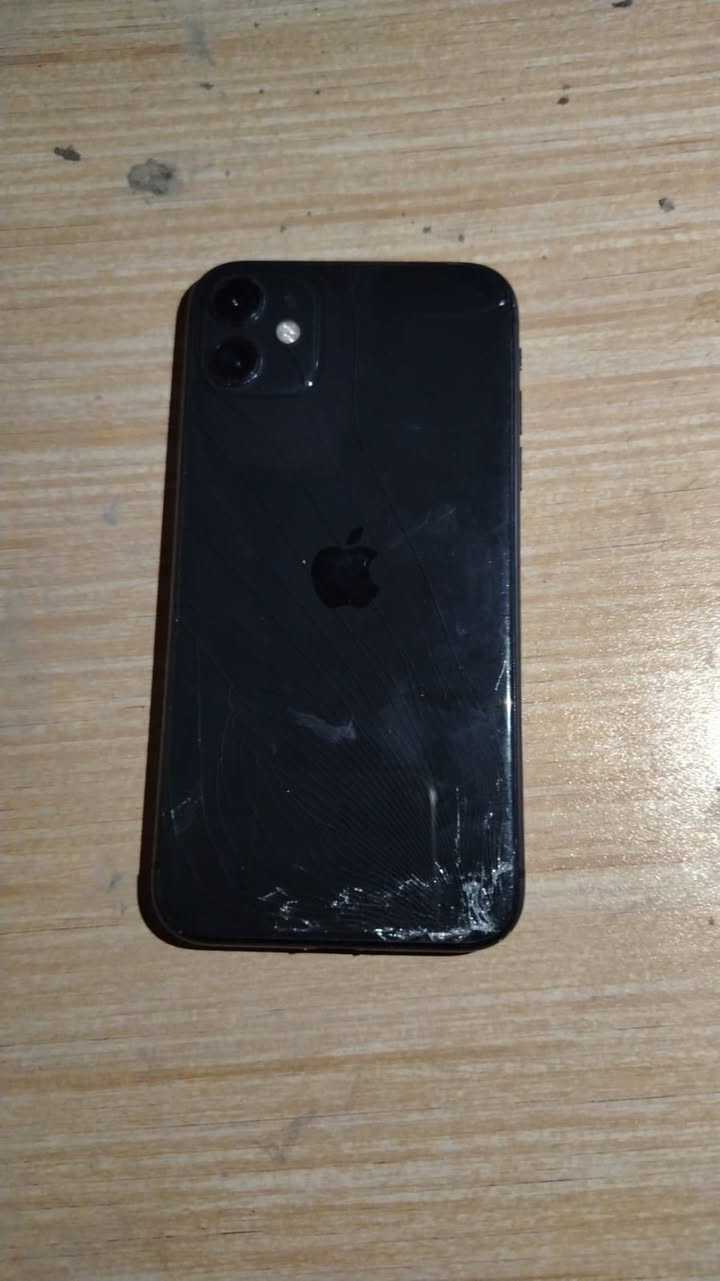 ايفون 11 ذاكرة 64 بطارية 87 جهاز للبيع فيس ايدي واكف الضهر مكسور جهاز حلو السعر 125 مكاني شرطة رابعه ***********
