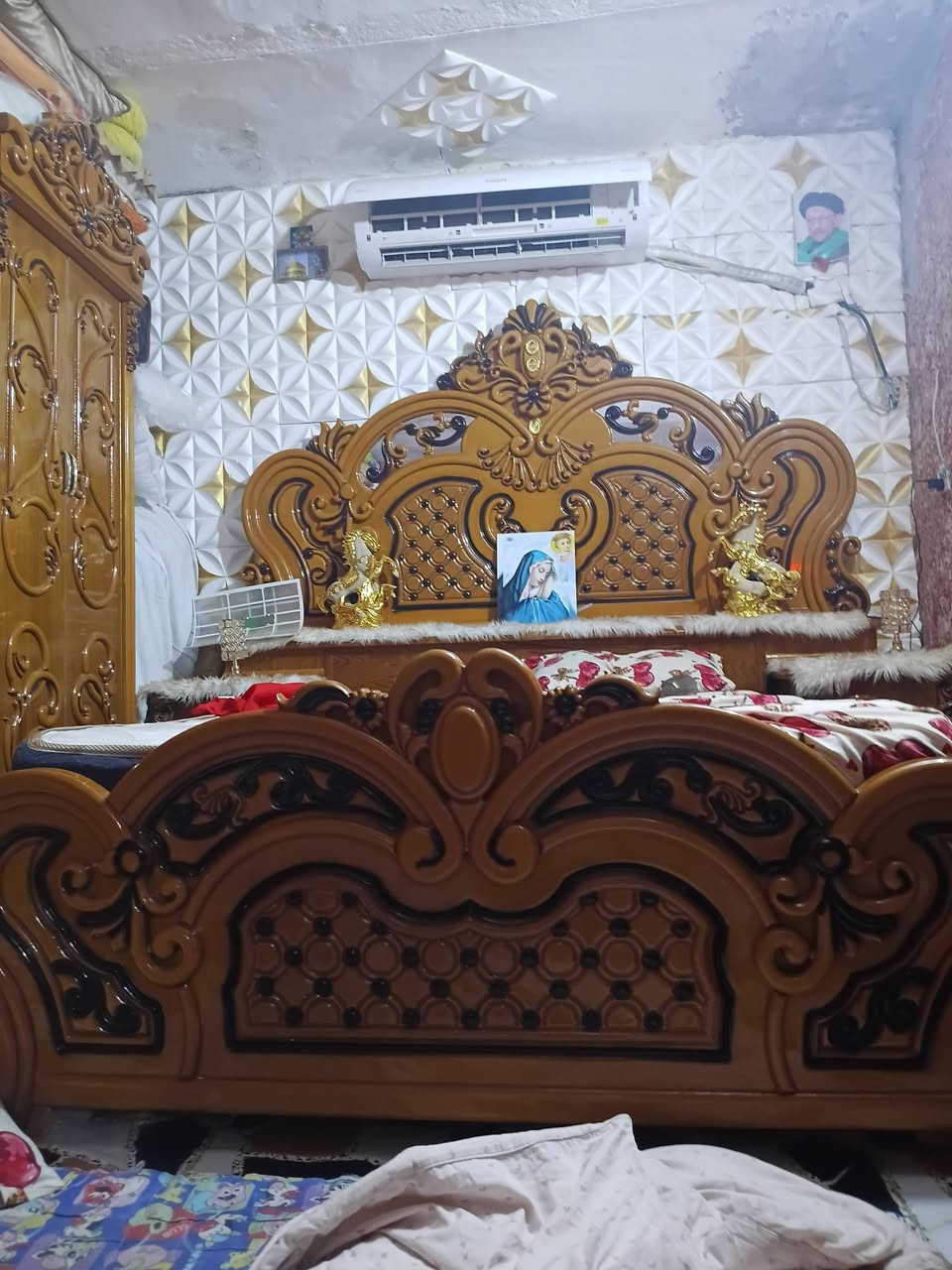السلام عليكم غرفه اخشاب للبيع جديده معنى الكلمه صاج
