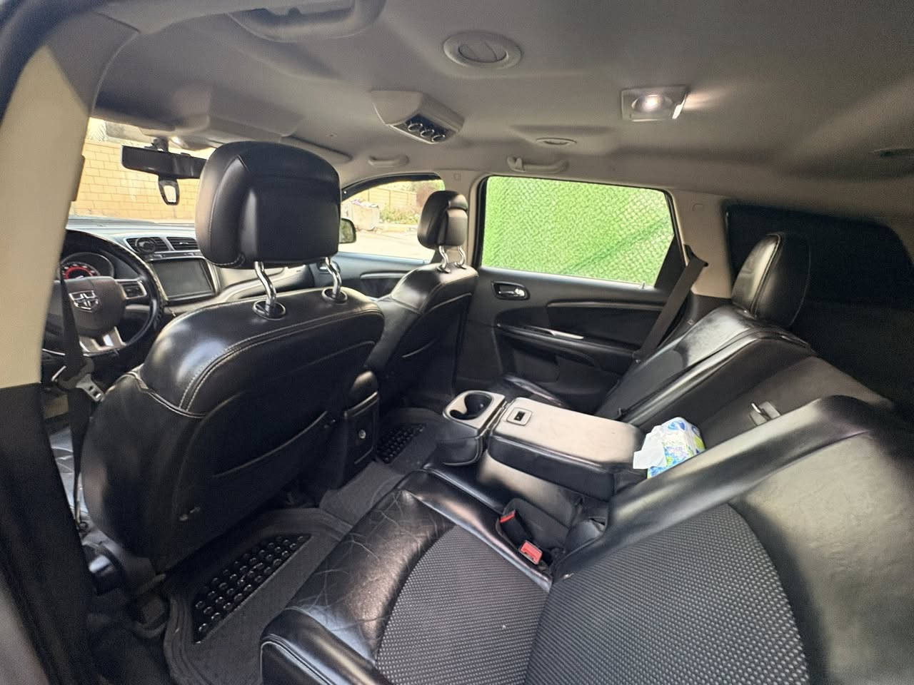 دودج جورني كروس رود 2018
فول عدا الفتحه مواصفات معرفه 

ماشيه 177236 

بيه خمس قطع بنيد و جاملغين وباب السايق و الخلفي كلها قطع اصليه شادله حداثه خفيف من امريكا بس دعاميه بالعراق حادث بابيبن خفيف تبديل باب و باب تعديل 

السعر 143 ورقه وبيه مجال بسيط مكان السياره بابل الحله 

للتواصل *********** اتصال واتساب
