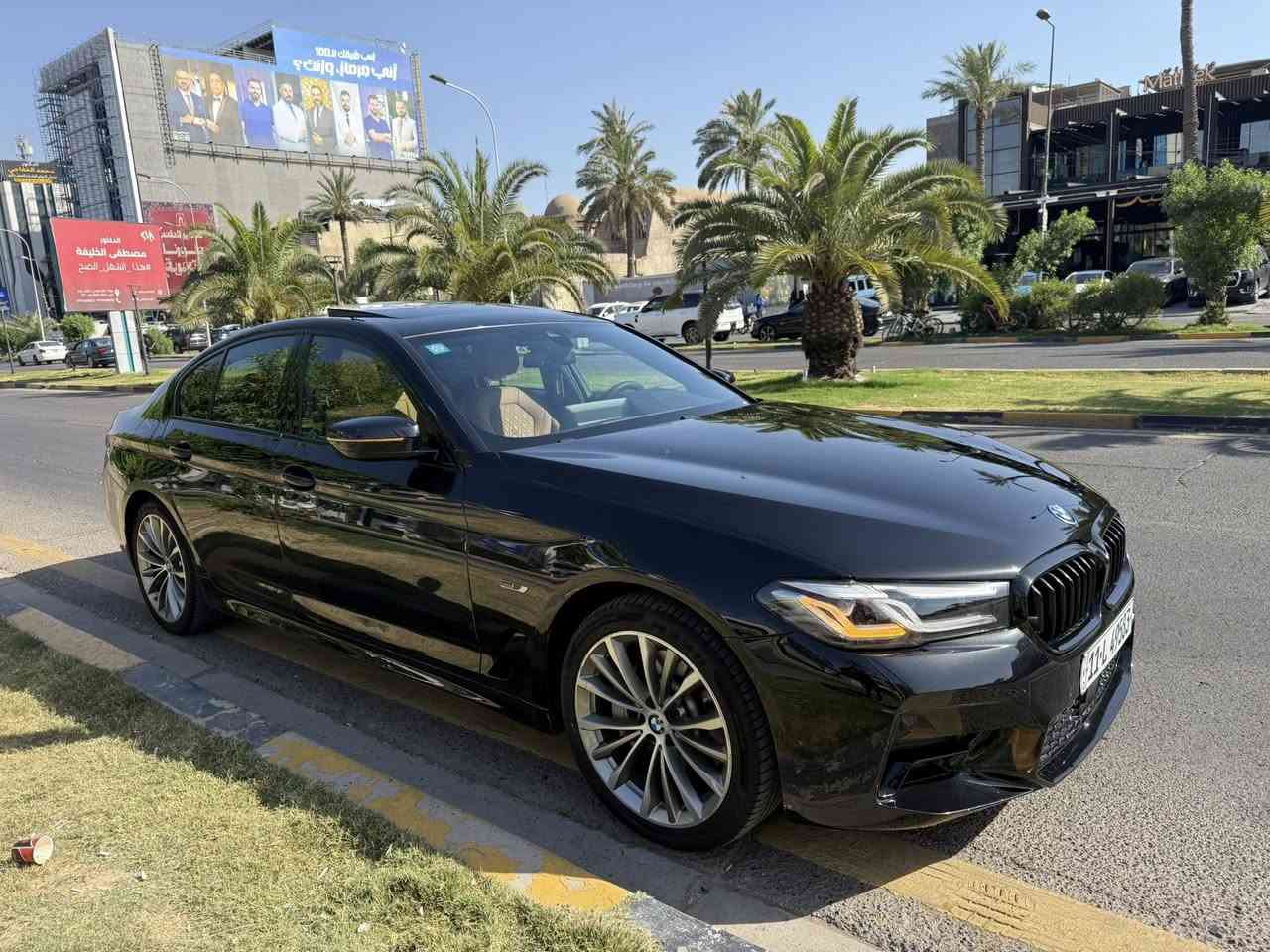 السلام عليكم 
BMW 530e
    محرك 2.0 تيربو مع نظام هايبرد (Plug-in Hybrid)
2022 كلين بدون صبغ فقط بارد بسيط بالجاملغ بدون ايرباك 
مغلفة ppf 
بصمة .سلايد .كشنات 700. داخل قرميدي.رادار امامي .تدفئة كشن.خزن مقاعد. ستيرن كهرباء . كشن كهرباء
ماشية49m
السعر 33,000$
***********
