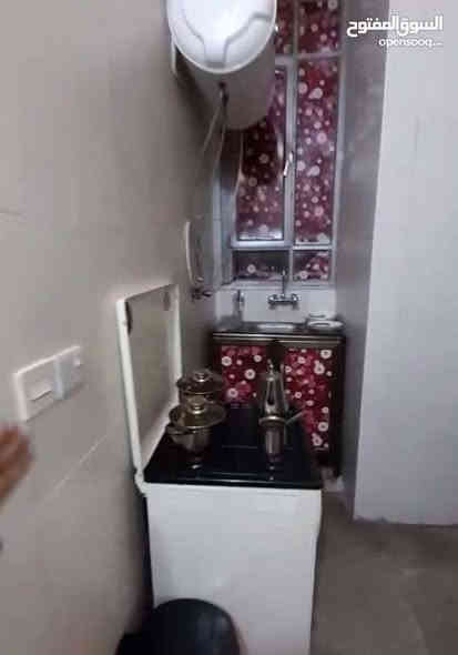 شقه استوديو مفروشه للايجار في منصور الاميرات طابق اول سعر الايجار ٤٠٠ دولار للاستفسار ***********
