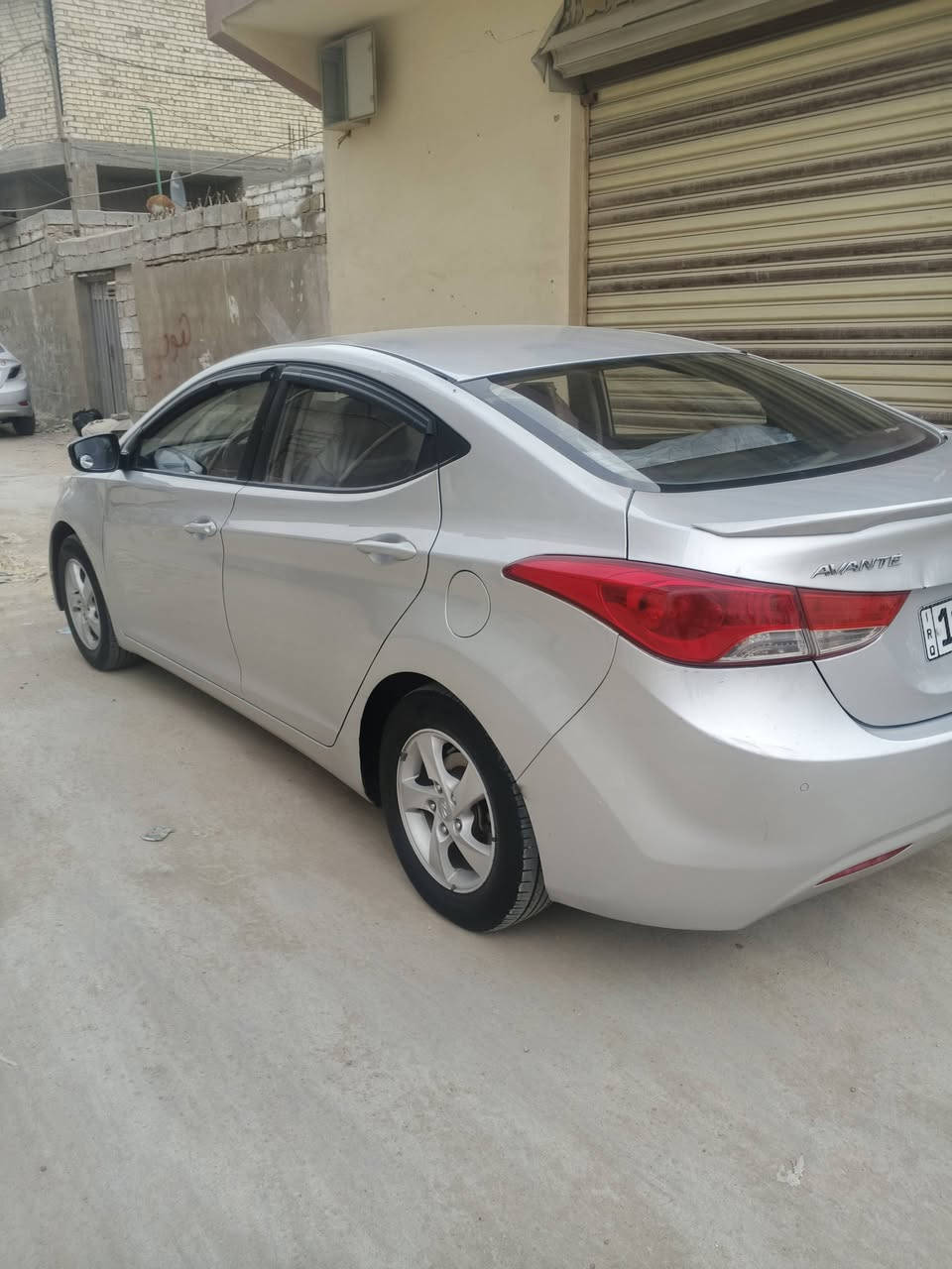 النترا افانتي موديل ٢٠١٢ رقم بغداد دولي 
بيها رشات صبغ بدون ضربه قويه 
محرك وكير مكفولات حداديه جديده تخم تاير جديد تبريد ثلج السعر ٩٥$ مكانه كوفه ***********
