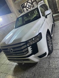 للبيع او المراوس لاندكروز  2024 SAS   تطبيق 3 شاشات لد امامي خلفي ماشي...