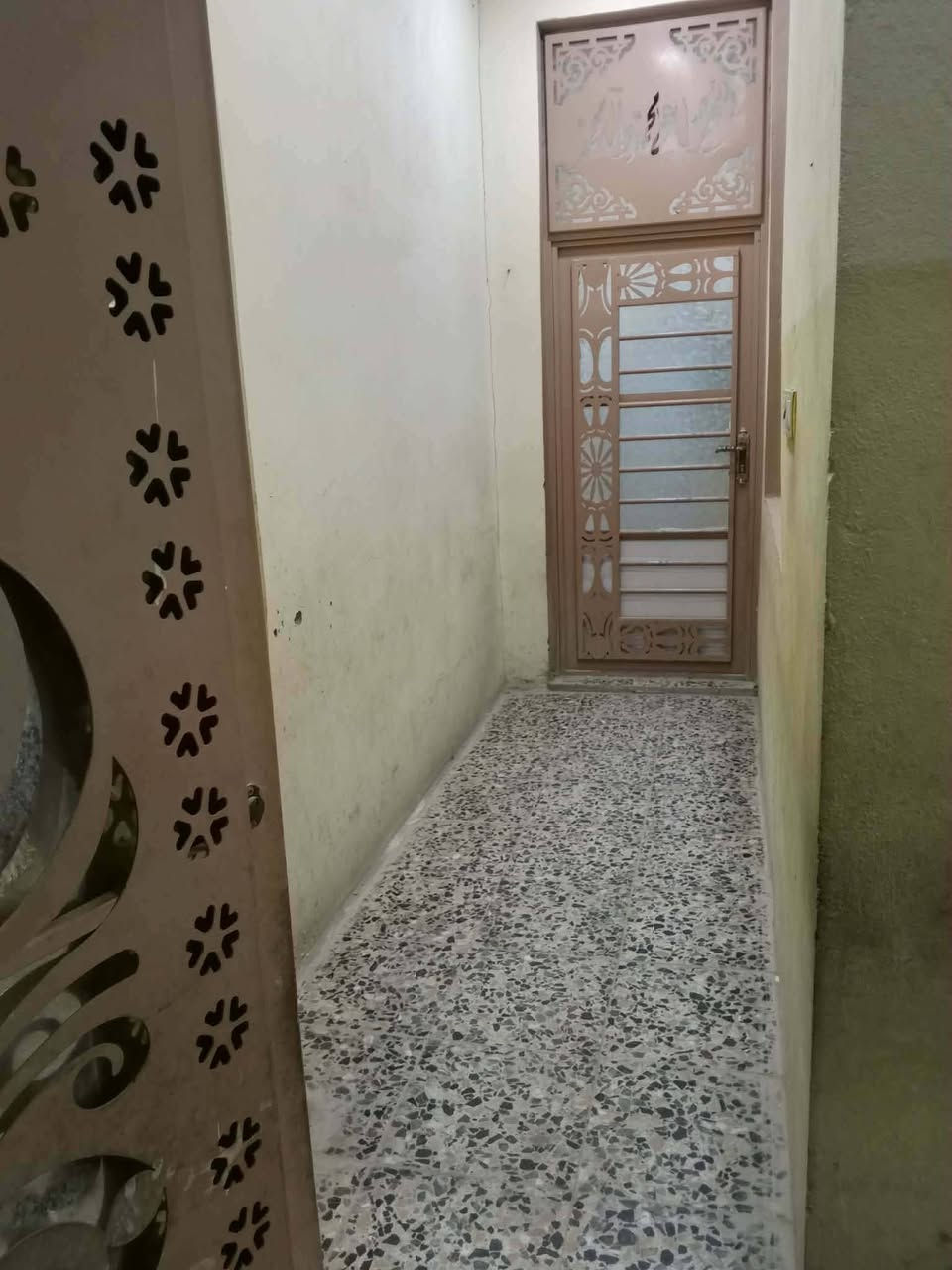 متوفر بيت للرهن50متر طابقين
غرفه وصاله فوك

ستقبال ومطبخ و طارمه جوه

حي النداء شارع60. العرضي لاول قرب شارع المجمعات

نضافه فول

سعر للرهن18

مده للرهن سنه و قابل التجديد 
للاستفسار ***********
