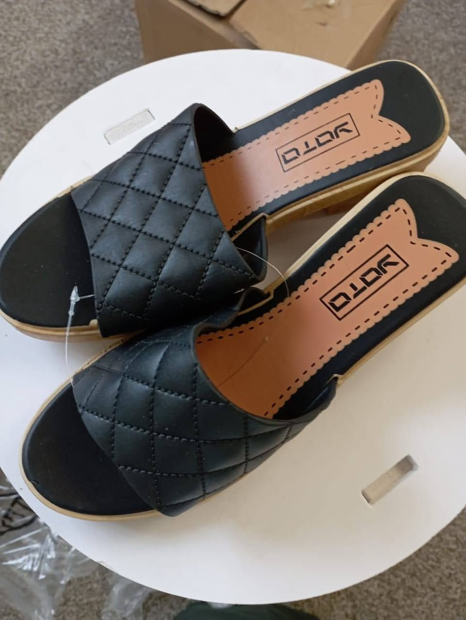 اخوان اربعين شحاطة نسائية من حجم 36-41 الوان متعددة تقريبا اربع الوان السعر 85 و التوصيل مجاني لكافو محافظات العراق اللي يفيدة يراسلني على الخاص


**إذا كنت صاحب هذا الإعلان وتريد حذفه لأي سبب، رجاءا أرسل رسالة إلى الدعم الفني**