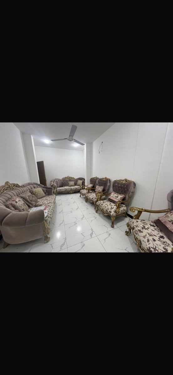 سلام عليكم تخم ملكي للبيع  سعر الشراء مليونين ونص سعر البيع 800 وبيه مجال بسيط اريد ابيعه لان مكاني صغير 
لتواصل ***********
