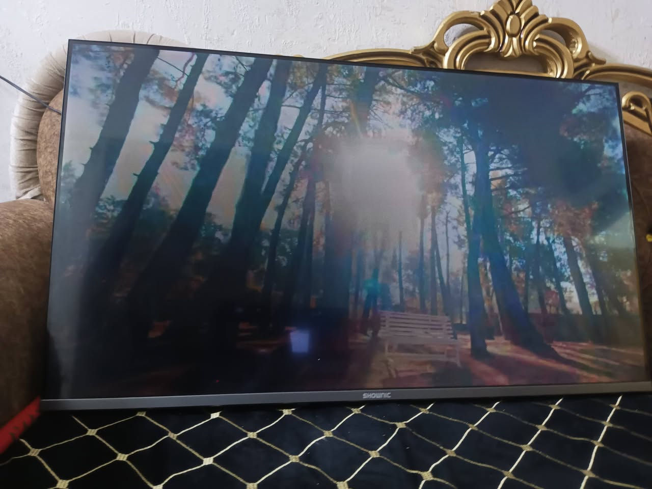 شاشة بلازمة انترنيت حجم 43 السعر 180الف مكاني الشعب ***********
