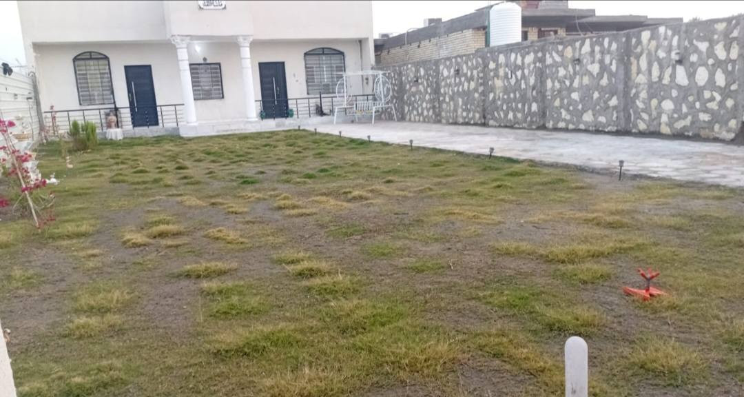 أسعد الله اوقاتكم جميعا ،  البناء مسلح طابوق حديث وممتاز ؛ الوصف / ( ٦٢٥م) الواجه ١٣م طابو سند ٢٥ إقرار قاضي تحتوي دار سكن حديث طابق واحد. بثلاثه نوم واستقبال وصاله ومطبخ ومجاميع صحيه خارجيه وداخليه  تبعد من التبليط العام بحوالي ١٠٠م والبعد من مركز. كربلاء والامامين عليهم السلام ١٠كم فقط  العنوان طريق. سيدنا. عون عليه السلام  كما. يوجد مدخلين. للعقار من طريق. بغداد الامام. عون. وطريق السيده زينب عليها السلام. يتوفر في المكان جميع الخدمات  السعر ١٩٠ مليون مع مجال قليل ومداوله من المالك. الشرعي. للعقار لأي استفسار واصلونا هاتفيا واتساب خاص دمتم طيبين      ( ***********)          ابو آزر التميمي (***********) المحامي نبأ التميمي
