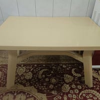 ميز طعام • نضيف • بيه مجال