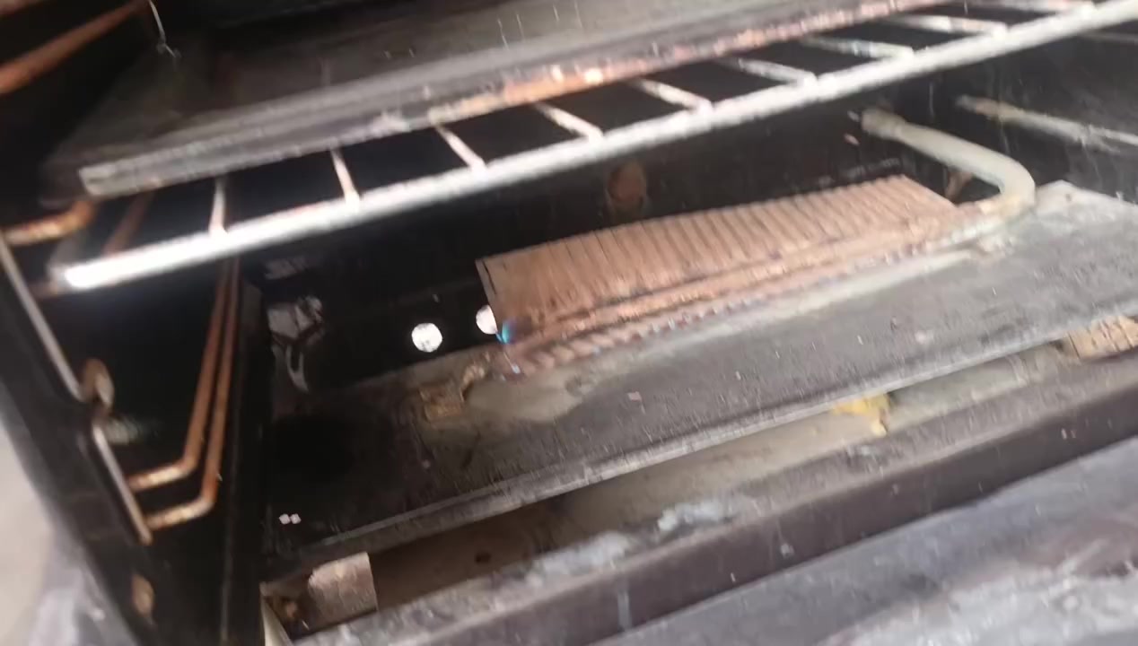 طباخ هونداي مصري شرط الفحص السعر 130 وبيه مجال بصيط يوجد توصيل حسب الاتفاق للاتصال ***********
