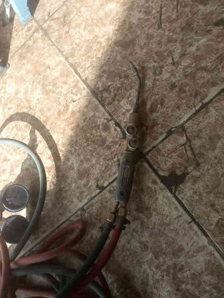 السلام عليكم
غراض سمكره للبيع 
عده كامله كبل فتح محل 
عنواني بغداد حي البتول 
هاتف ***********
