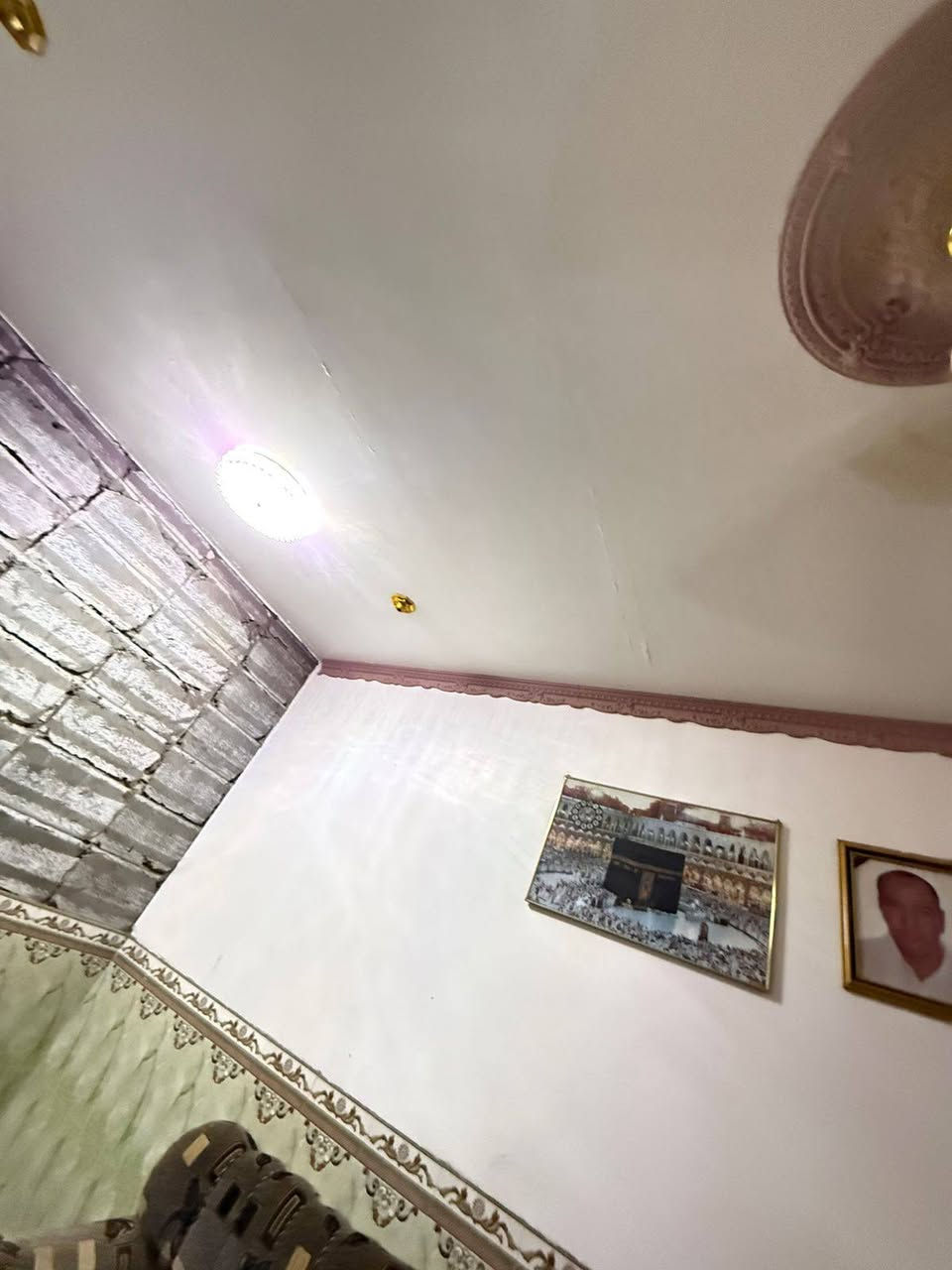 *🏡 بيت زراعي للبيع - حي الشهداء | جاهز سكن فوري*

*الموقع*: حي الشهداء، قرب أسواق فاهم، رابع شارع يبعد عن شارع الصب 
*المساحة*: 220م²  
*المواصفات*:
- *البناء*: طابوق + سقف عكادة متين
- *الارتفاع*: البيت عالي عن الشارع - تهوية ممتازة
- *التشطيب*: سيراميك كامل مناقصة + جاهز للسكن
- *التقسيم*: استقبال + هول + غرفتين نوم + مناورتين كبار 
- *الصحيات*: صحيات داخلية وخارجية

البيت مرتب من كلشي وما يحتاج تعب، فرصة وسعره مناسب جداً

*السعر: 25 مليون*  
*للتواصل*: خاص أو اتصال/ ***********
