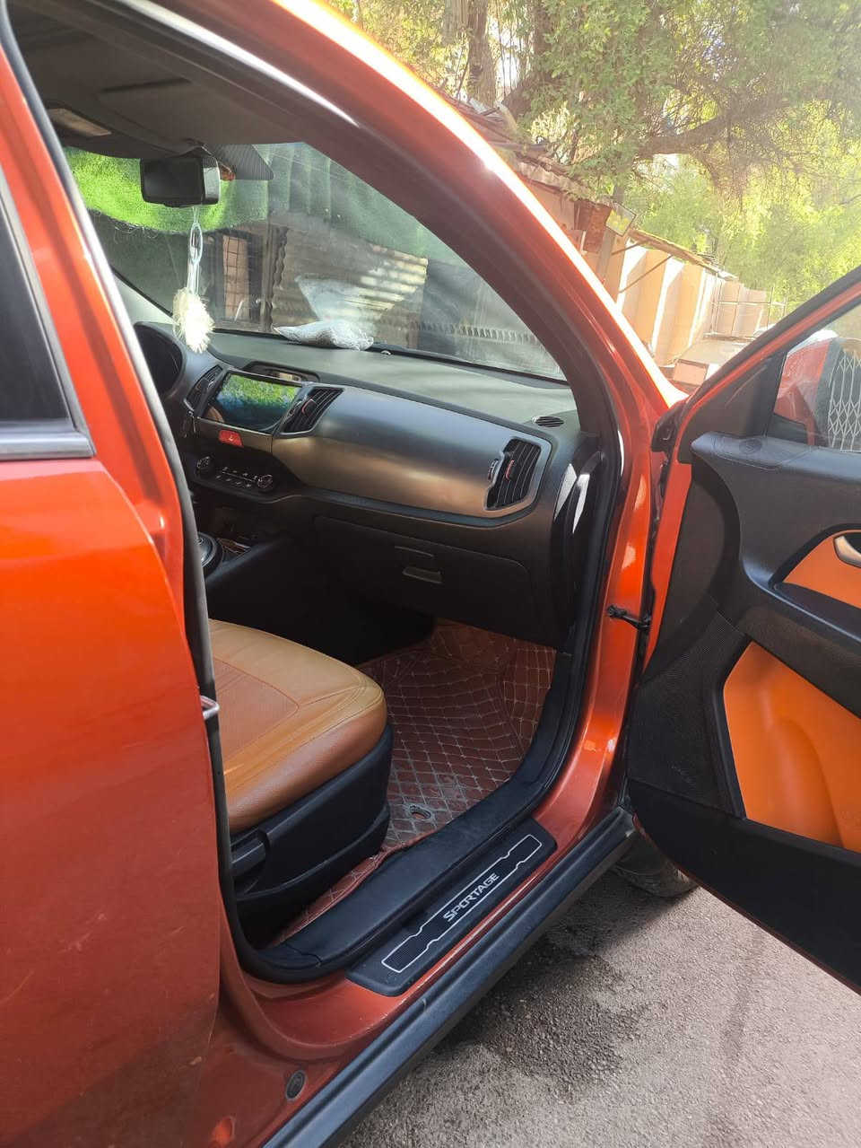 السلام عليكم
للبيع سبورتج 2011 خليجي
رقم بغداد الدولي الجديد /بأسمي تحويل ثاني يوم
حجم المحرك/2.4 دوش المرغوب
المواصفات؟؟؟؟؟ 
.................... 
الون/مشمشي
لون الداخل/مشمشي+اسود
ممشه السياره/ 177 الف
فتحت سقف بانورامه
شاشه كبيره Android
كشن كهرباء
مري كهرباء
تحكمات ستيرن
سنتر لوك تقفيل
سياره خير من الله مال بيت ستعمال قليل جداً 
تخم تاير جديد/ باتري جديد/صدر امامي خلفي 
مكينه وكير خير من الله شرط الكفاله
............................................................. 
ضرر السياره /جنطه خلفيه وربع دعاميه اماميه فقط
بدون دواخل وشرط السونار واي شي غير هل حجي 
اتحمل السونار

مكان السياره بغداد/ مجمع الصالحيه
رقم الهاتف للاستفسار/***********/ نور
